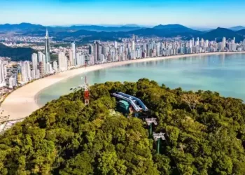 Super Gyro Tower: Início das Obras da Torre Giratória de 53 Metros em Balneário Camboriú