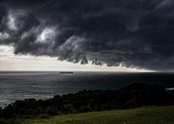 Ventos de até 100 km/h e granizo colocam Santa Catarina em alerta