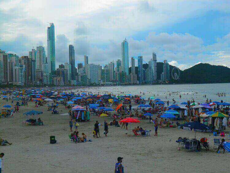 Balneário Camboriú tem apenas dois pontos próprios para banho na Praia Central