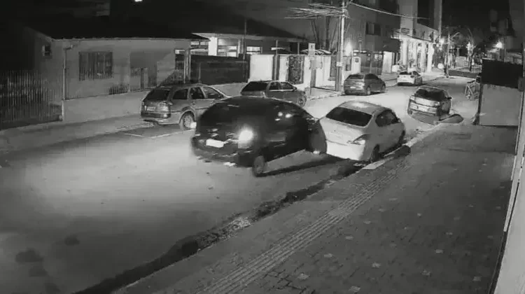 Motorista embriagado bate em veículo estacionado e é preso em Balneário Camboriú