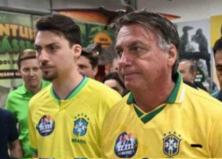 Filho de Jair Bolsonaro Deve Quase R$ 500 Mil ao Banco e Negocia Pagamento