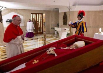 VÍDEO: Vaticano divulga imagens do Papa Francisco no caixão