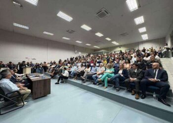 Audiência Pública Sobre Pessoas em Situação de Rua Lota Plenário da Câmara e Mobiliza a Comunidade em Balneário Camboriú