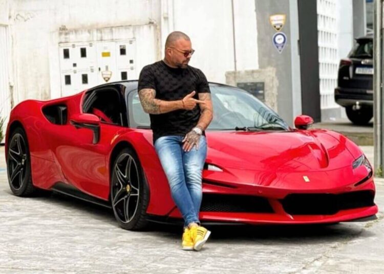 Médico é Indiciado por Homicídio Após Morte de Empresário Durante Tatuagem Médico é Indiciado por Homicídio Após Morte de Empresário Durante Tatuagem