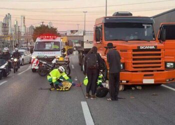 Motociclista Fica Preso no Rodado de Caminhão Após Tentar Ultrapassagem na BR-101