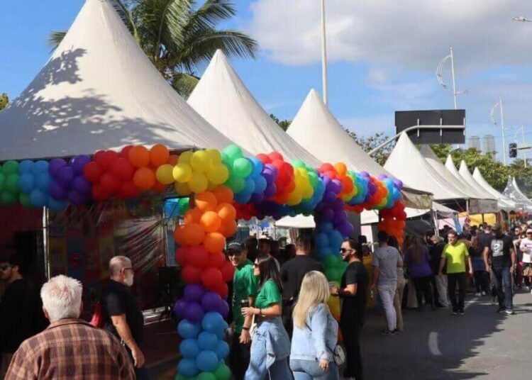 Festa dos Amigos 2025 promete movimentar a orla de Balneário Camboriú neste sábado