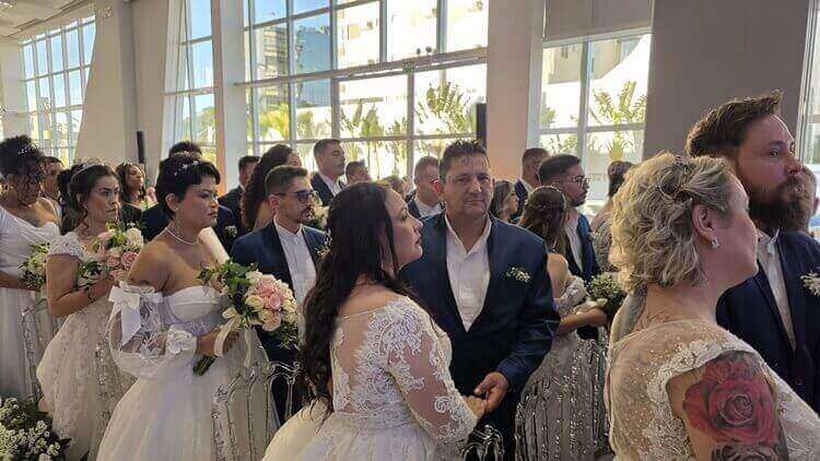 Casamento Coletivo celebra união de 61 casais no aniversário de Balneário Camboriú