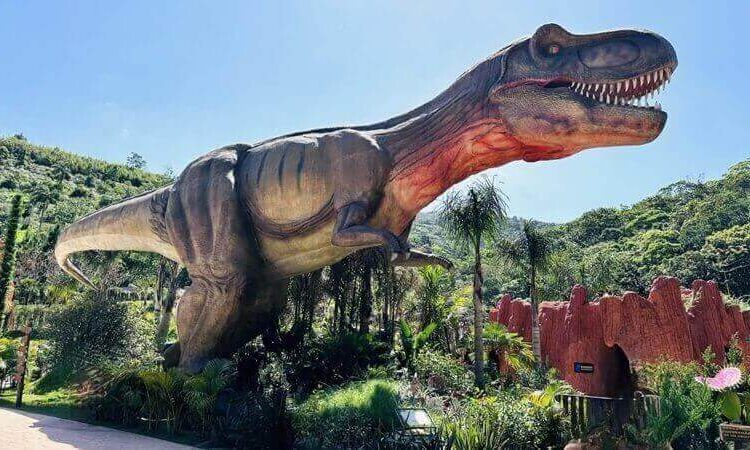 Das telas para vida real: conheça espécies do novo filme de Jurassic Park no maior parque de dinossauros do Brasil 