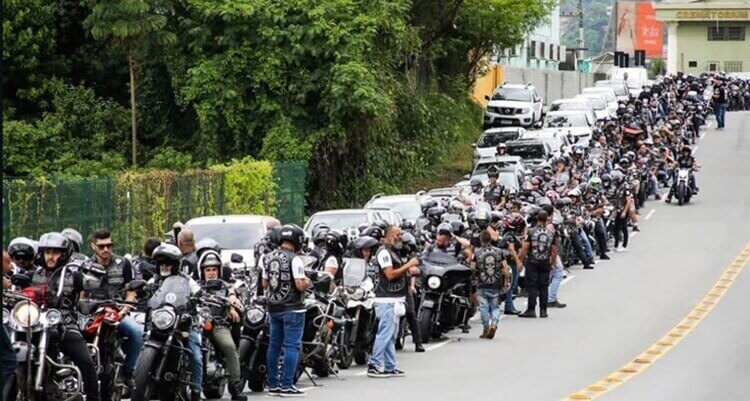 Ronco dos motores e som do rock marcam o 1º Motofest de Camboriú