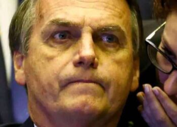 MORAES ENDURECE REGRAS: BOLSONARO E VISITAS FICAM PROIBIDOS DE USAR CELULAR EM PRISÃO DOMICILIAR