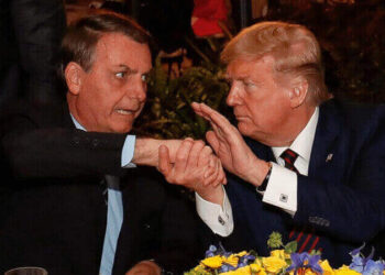 Trump critica comércio com o Brasil e defende Bolsonaro: “homem honesto”