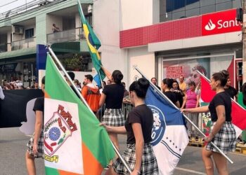 Desfile Cívico de Camboriú 2025 celebra história, natureza e integração