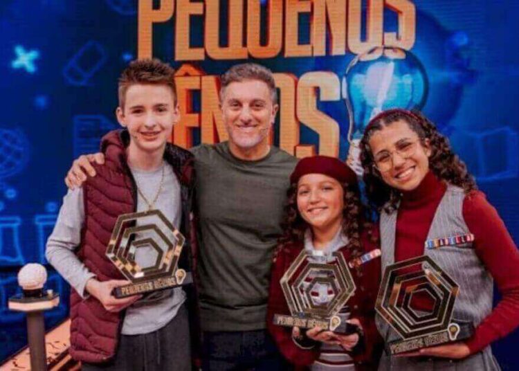 Adolescente de Balneário Camboriú vence final do programa Pequenos Gênios