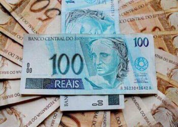 Salário mínimo deve chegar a R$ 1.631 em 2026, segundo previsão do governo