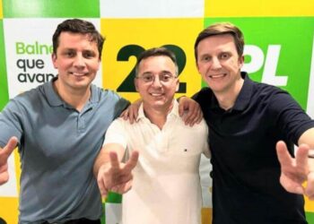 Justiça aplica multa de R$ 50 mil a candidatos por jornal falso nas eleições de Balneário Camboriú