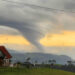 Imagens de tornado em Santa Catarina viralizam nas redes sociais