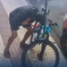 VÍDEO: Em menos de 30 segundos, homem furta bicicleta em Balneário Camboriú