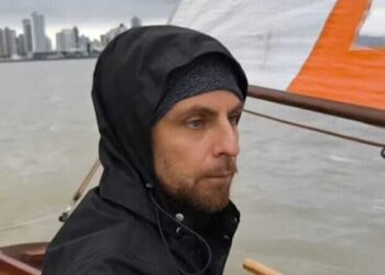 VÍDEO: Velejador registra momentos finais antes de morrer no litoral de SC