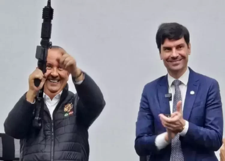 Compra de 350 fuzis israelenses pela Polícia Civil de SC provoca reação da esquerda