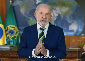 Lula reforça defesa da democracia e critica “traidores da pátria” em pronunciamento