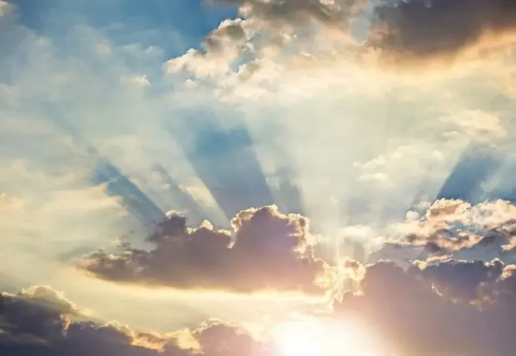 Santa Catarina terá fim de semana com chuva, sol e calor de até 35°C