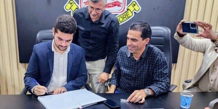 Marlon Borsatto, aos 27 anos, assume interinamente a Prefeitura de Camboriú