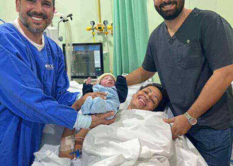 Bebê nasce em hospital sem maternidade em Camboriú e surpreende equipe médica