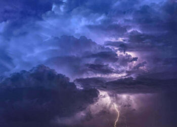 Frente fria se aproxima e deve provocar temporais em Santa Catarina, veja quando