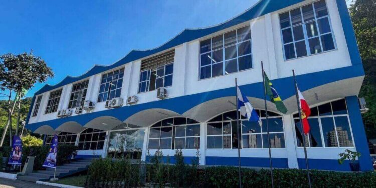 Prefeitura de Balneário Camboriú abre vagas com salários de até R$ 6,1 mil