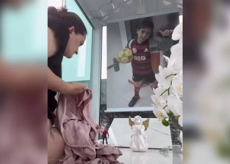 VÍDEO: Mãe de menino deixa mensagem comovente ao limpar o túmulo do filho em Penha – SC