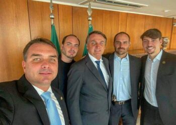 Jair Renan rompe o silêncio e sai em defesa da família Bolsonaro em Santa Catarina