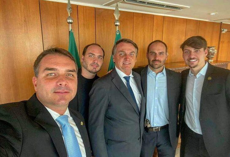 Jair Renan rompe o silêncio e sai em defesa da família Bolsonaro em Santa Catarina