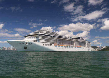 Balneário Camboriú dá início à temporada de cruzeiros nesta quinta (13) com a chegada do Seabourn Venture