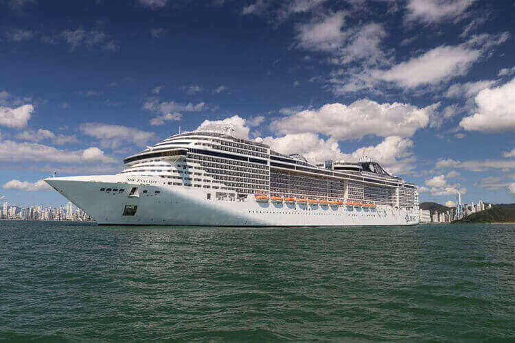 Balneário Camboriú dá início à temporada de cruzeiros nesta quinta (13) com a chegada do Seabourn Venture