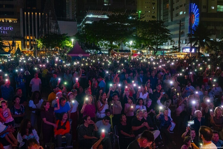 Viva o Natal BC 2025: luzes, música e magia marcam a abertura oficial em Balneário Camboriú
