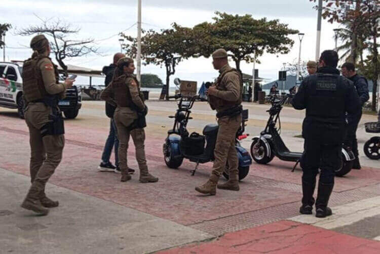 Nova regra exigirá CNH, placa e capacete para todos os ciclomotores em 2026