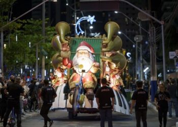 Viva o Natal BC 2025 terá três desfiles nesta semana após cancelamento por chuva