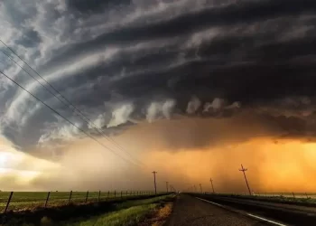 Tempestades com ventos acima de 100 km/h devem atingir Santa Catarina