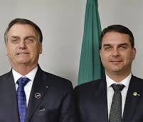 Flávio Bolsonaro diz ter sido escolhido pelo pai como pré-candidato à Presidência em 2026