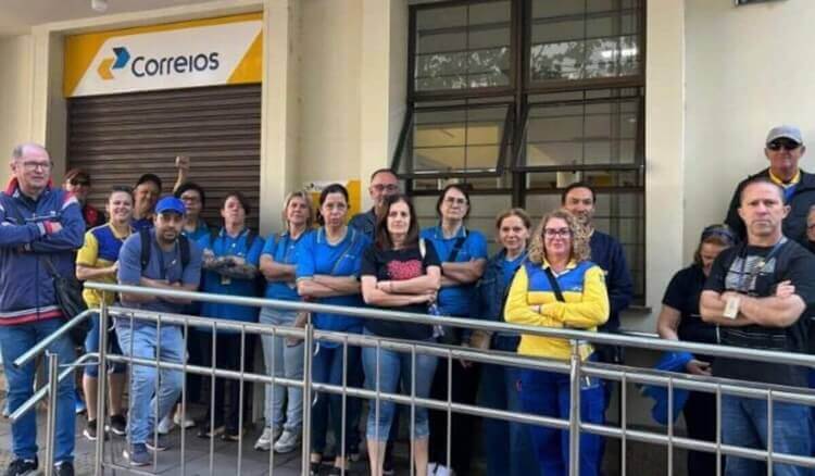 Greve dos Correios: “cansados da enrolação”, trabalhadores param em sete estados