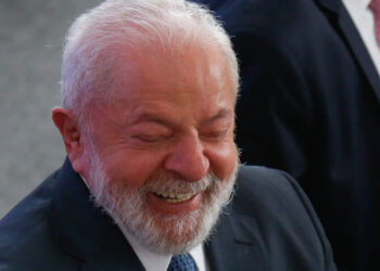 Lula assina indulto de Natal e exclui presos do 8 de janeiro e delatores