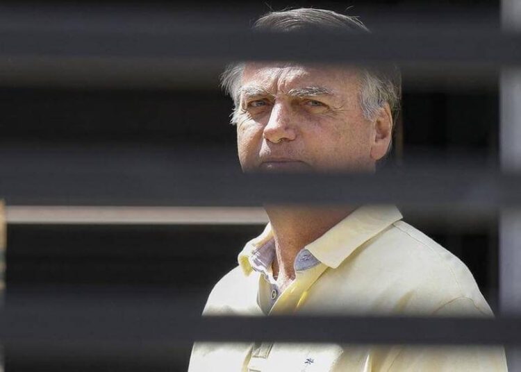 Moraes autoriza Bolsonaro a dar entrevista na prisão