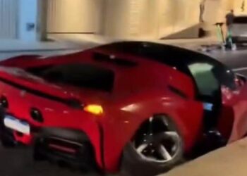 Ferrari ‘abandonada’ em Balneário Camboriú tinha ordem judicial de apreensão do Maranhão