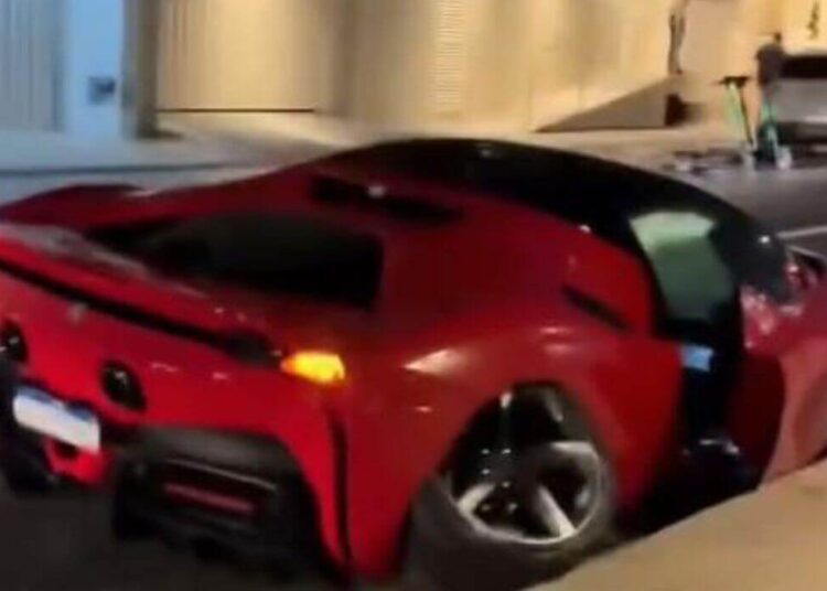 Ferrari ‘abandonada’ em Balneário Camboriú tinha ordem judicial de apreensão do Maranhão Ferrari ‘abandonada’ em Balneário Camboriú tinha ordem judicial de apreensão do Maranhão