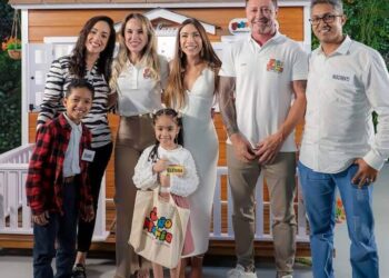 Casinhas de Boneca João e Maria, de Camboriú, realiza sonho de menina no Programa Silvio Santos