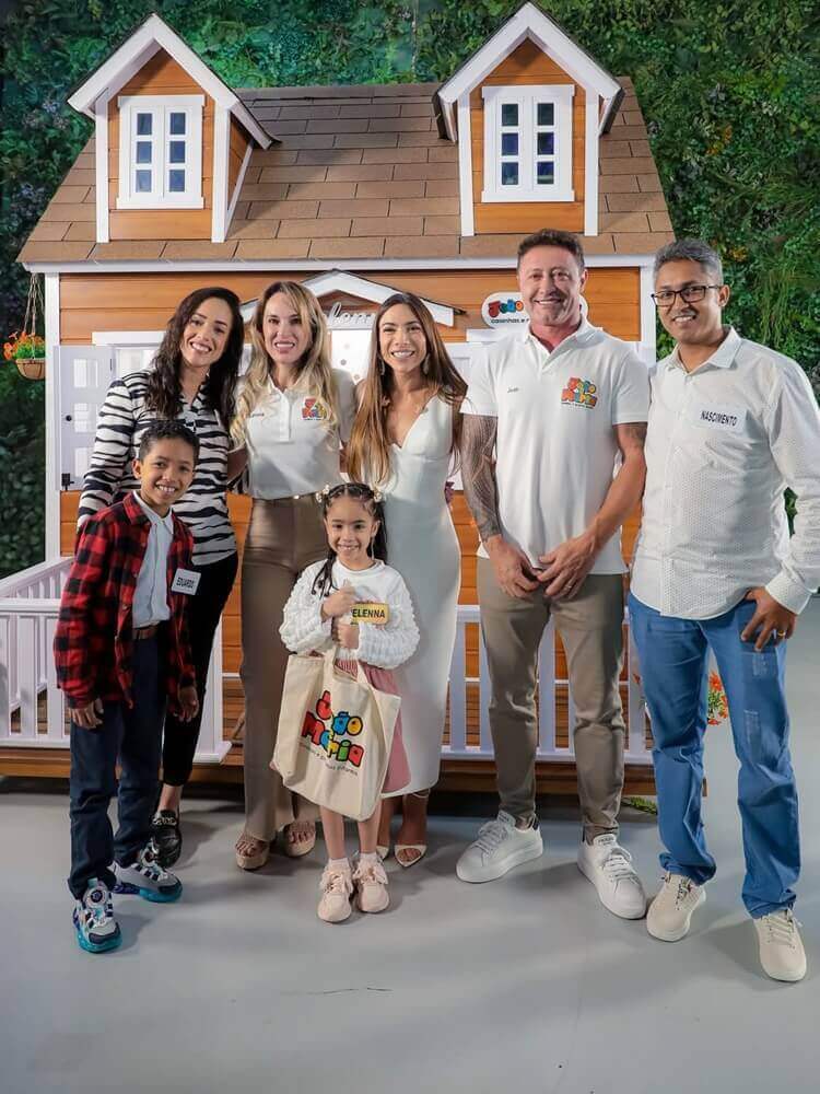 Casinhas de Boneca João e Maria, de Camboriú, realiza sonho de menina no Programa Silvio Santos