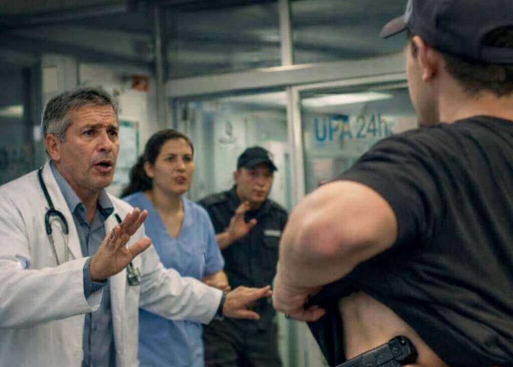 Paciente ameaça médico com arma após ter atestado negado em UPA de Balneário Camboriú