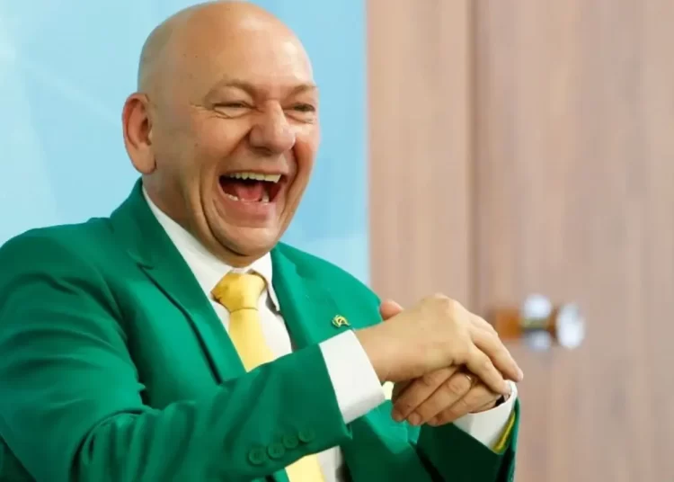 Luciano Hang processa ator após postagens ligadas a incêndio de estátua da Havan