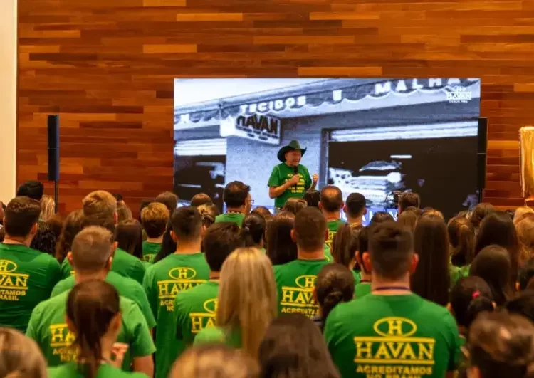 Havan recompensa funcionários com pagamento extra de R$ 90 milhões