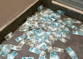 Durante operação da PF sobre o Banco Master, morador faz “chover dinheiro” em Balneário Camboriú